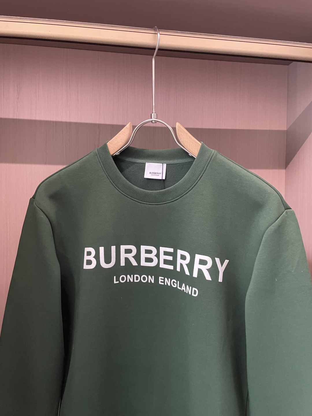 BUR/2025秋冬新品 
定制顶级卫衣棉，面料特别有质感，冬季必备单品，保暖性好。男女通穿，细节到位，