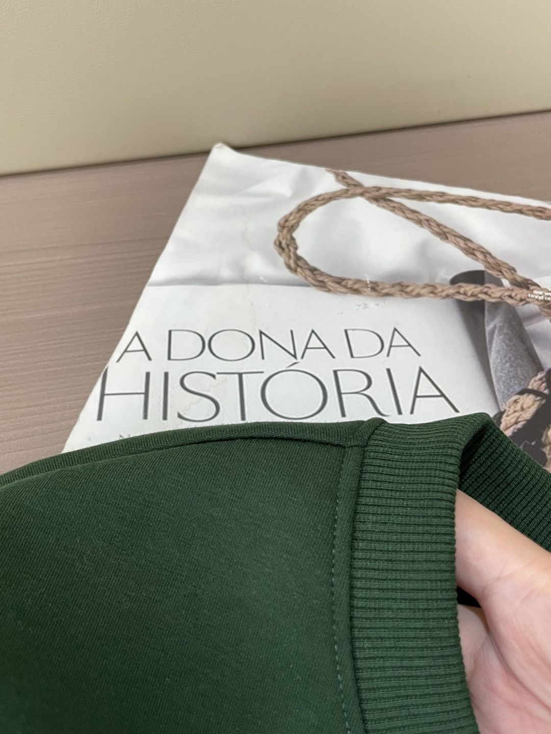 BUR/2025秋冬新品 
定制顶级卫衣棉，面料特别有质感，冬季必备单品，保暖性好。男女通穿，细节到位，