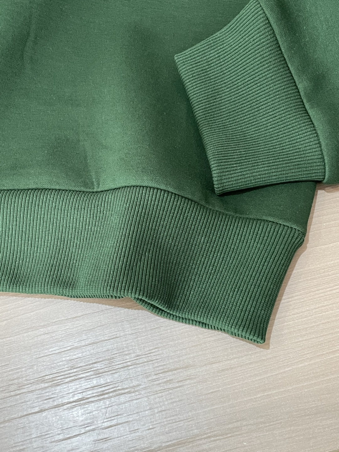 BUR/2025秋冬新品 
定制顶级卫衣棉，面料特别有质感，冬季必备单品，保暖性好。男女通穿，细节到位，