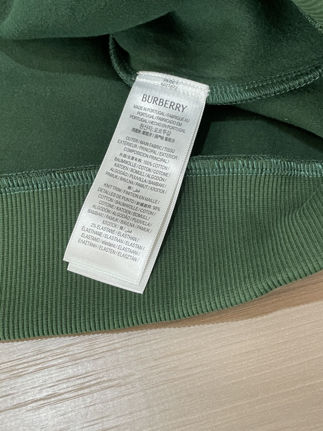 BUR/2025秋冬新品 
定制顶级卫衣棉，面料特别有质感，冬季必备单品，保暖性好。男女通穿，细节到位，