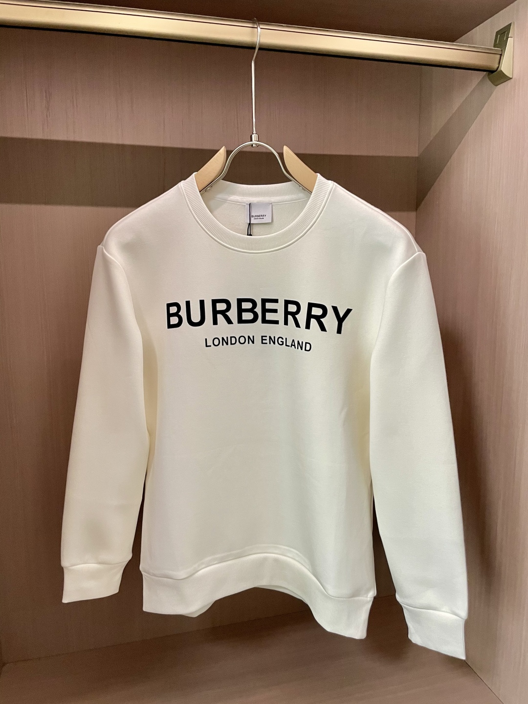 NO:512683,BUR/2025 autumn and winter new product custom-made top sweatshirt cotton, the fabric is particularly textured, a must-have item in winter, good warmth. It wears both men and women, with in-place details, excellent style, and very good upper body effect!  A versatile item!  5 size M~3XL, burberry, hoodie, sweatshirts, alexander wang19860909BUR/2025秋冬新品 定制顶级卫衣棉,面料特别有质感,冬季必备单品,保暖性好.男女通穿,细节到位,版型超赞,上身效果非常好！百搭单品！5尺码M~3XL,,burberry,hoodie,sweatshirts,alexander wang,Men's clothing