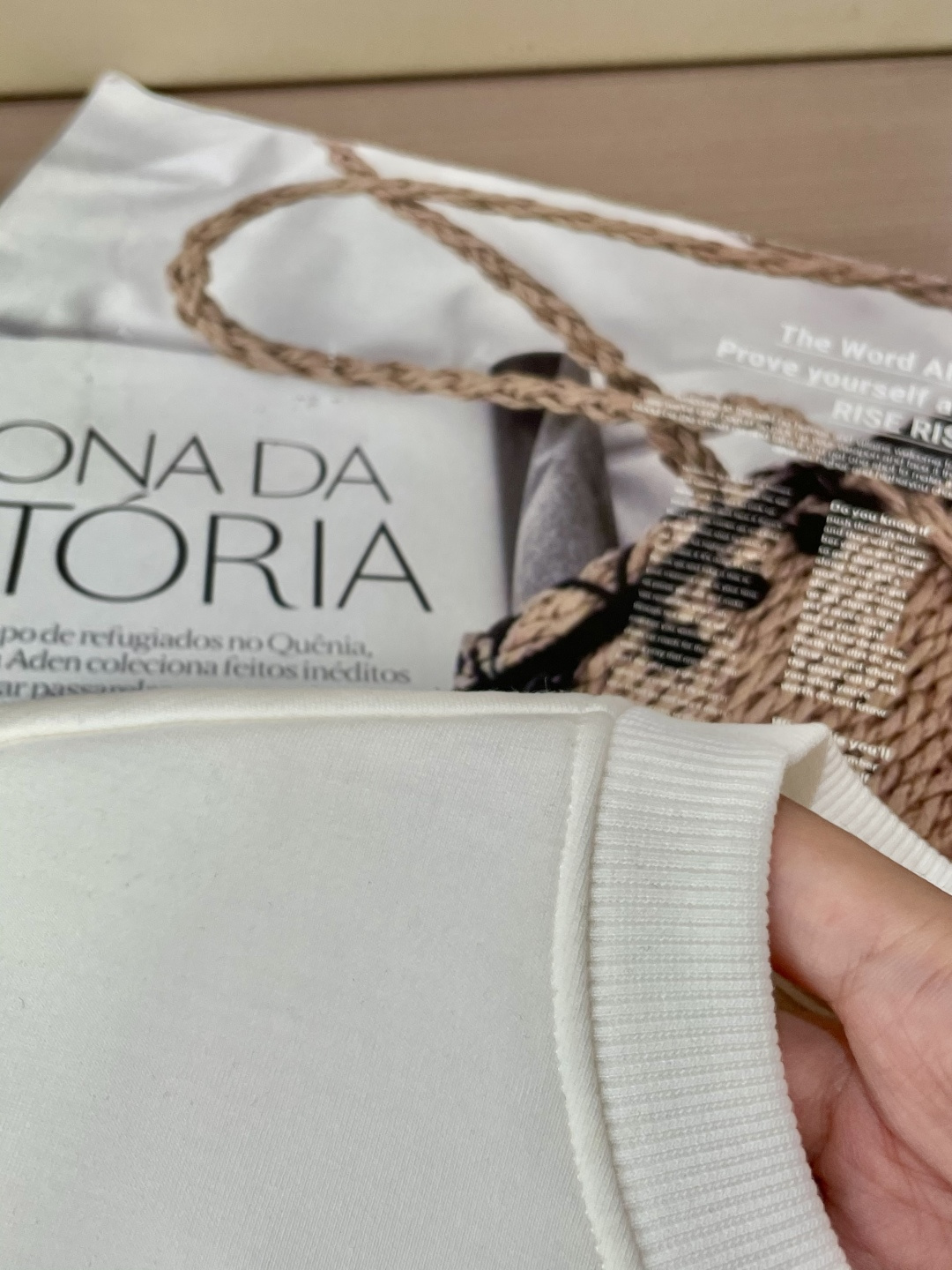 BUR/2025秋冬新品 
定制顶级卫衣棉，面料特别有质感，冬季必备单品，保暖性好。男女通穿，细节到位，