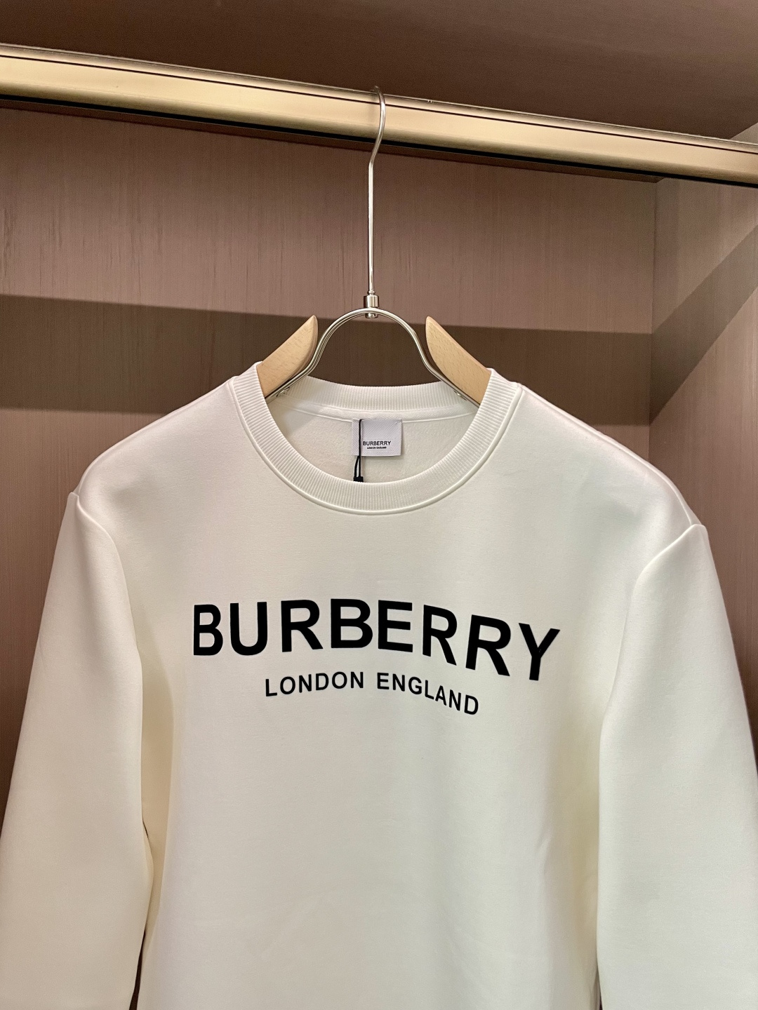 BUR/2025秋冬新品 
定制顶级卫衣棉，面料特别有质感，冬季必备单品，保暖性好。男女通穿，细节到位，