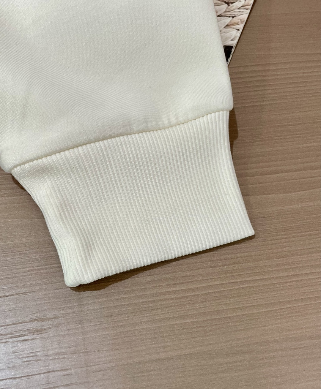 BUR/2025秋冬新品 
定制顶级卫衣棉，面料特别有质感，冬季必备单品，保暖性好。男女通穿，细节到位，