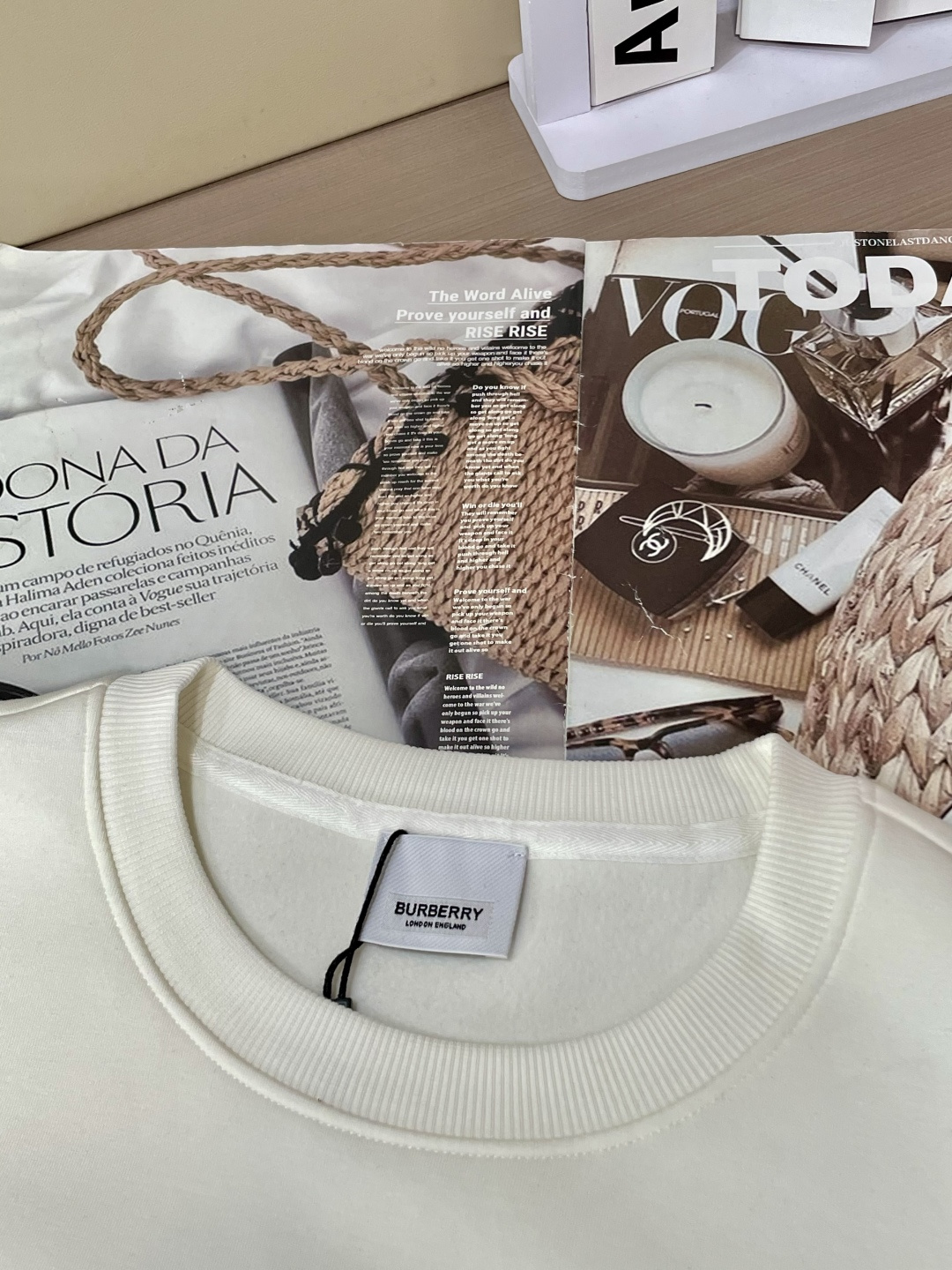 BUR/2025秋冬新品 
定制顶级卫衣棉，面料特别有质感，冬季必备单品，保暖性好。男女通穿，细节到位，