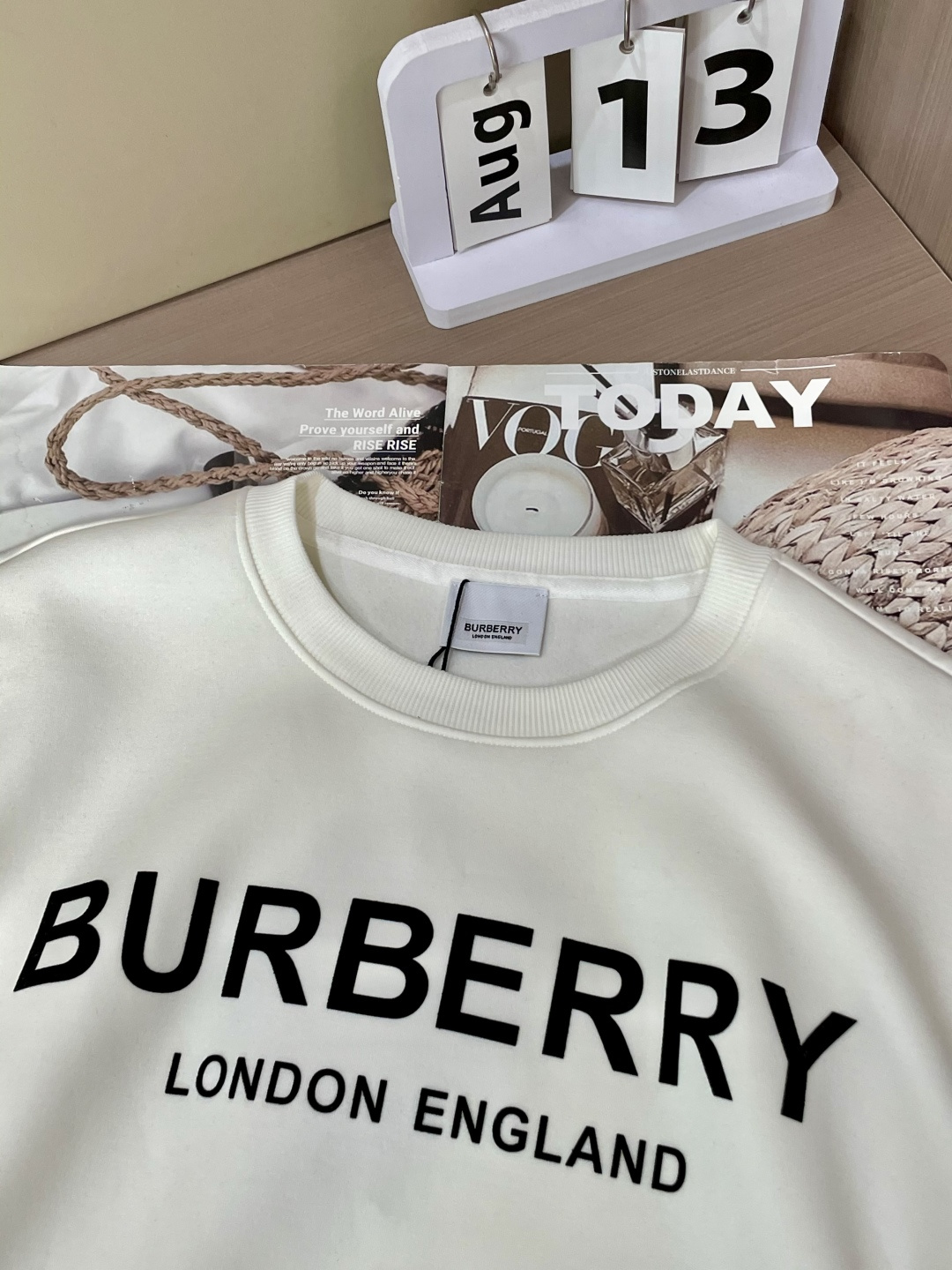 BUR/2025秋冬新品 
定制顶级卫衣棉，面料特别有质感，冬季必备单品，保暖性好。男女通穿，细节到位，