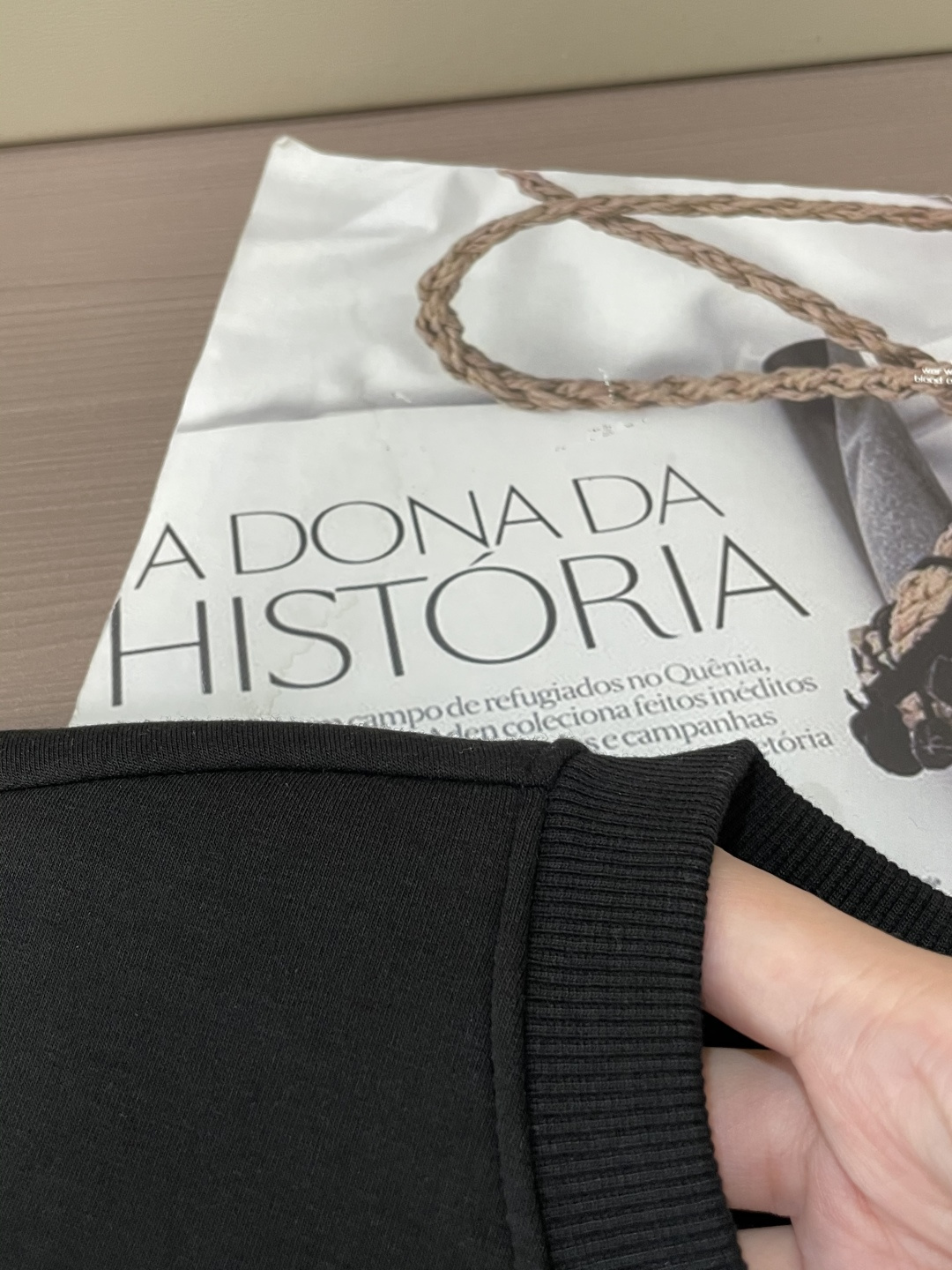 范思哲 /2025秋冬新品 
定制顶级卫衣棉，面料特别有质感，冬季必备单品，保暖性好。男女通穿，细节到位