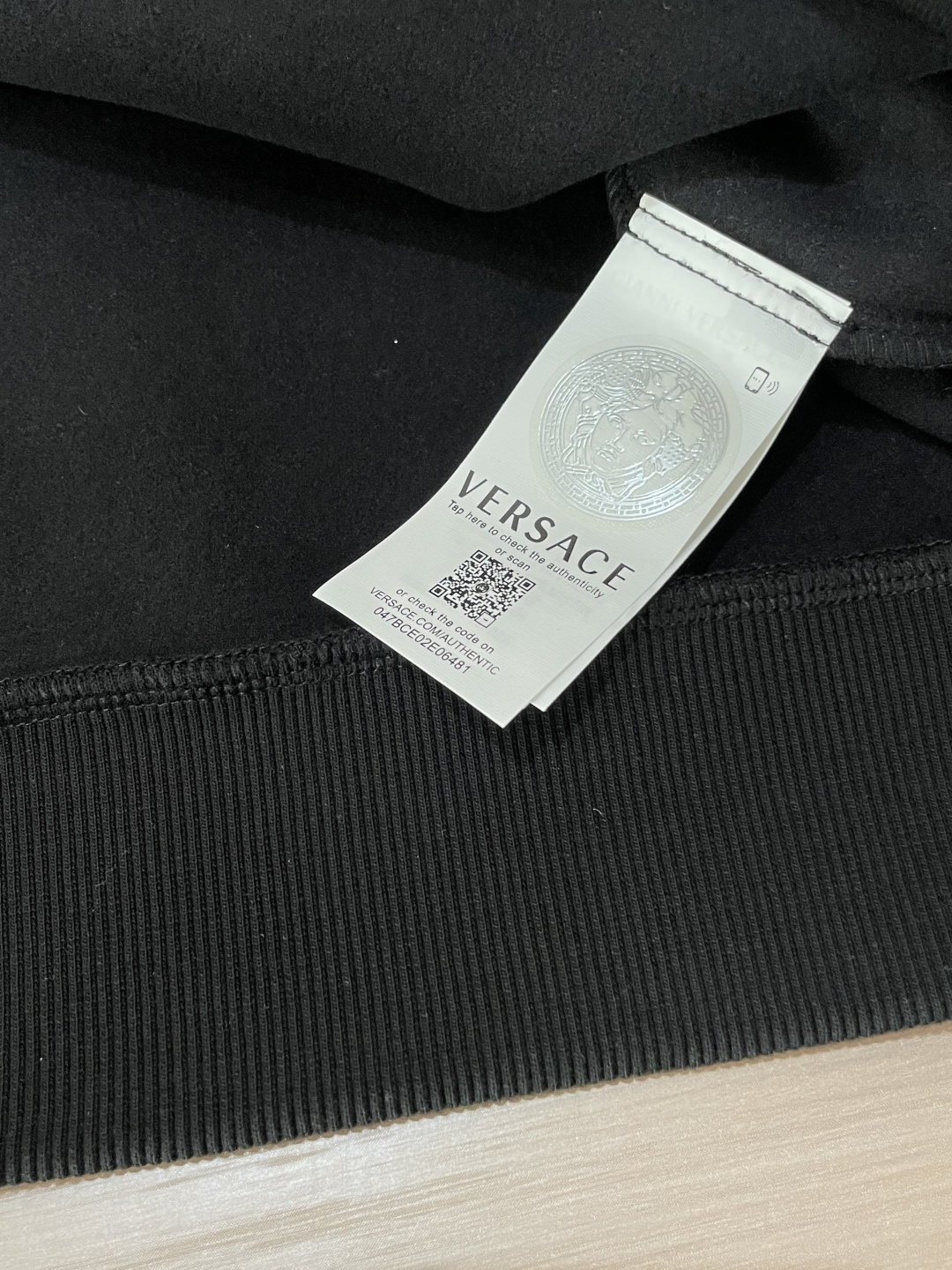 范思哲 /2025秋冬新品 
定制顶级卫衣棉，面料特别有质感，冬季必备单品，保暖性好。男女通穿，细节到位