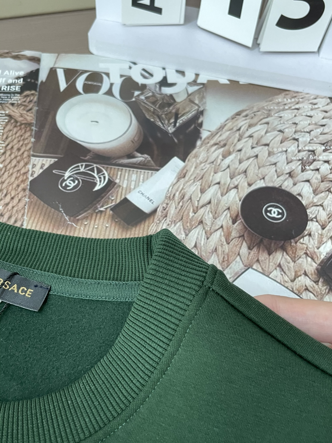 范思哲 /2025秋冬新品 
定制顶级卫衣棉，面料特别有质感，冬季必备单品，保暖性好。男女通穿，细节到位