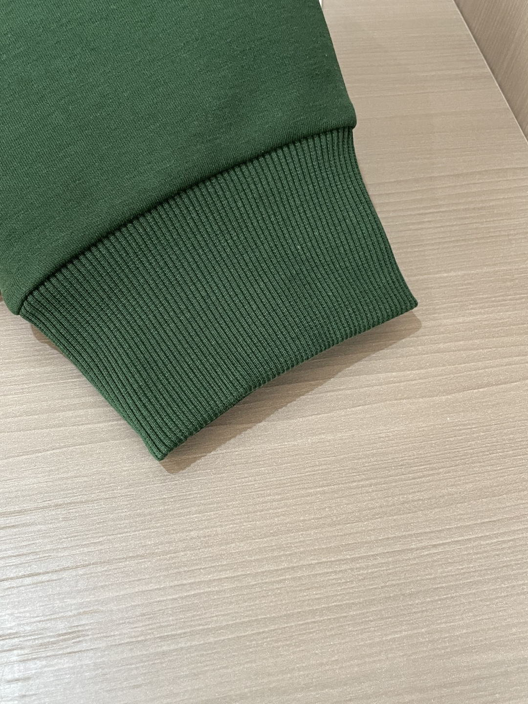 范思哲 /2025秋冬新品 
定制顶级卫衣棉，面料特别有质感，冬季必备单品，保暖性好。男女通穿，细节到位