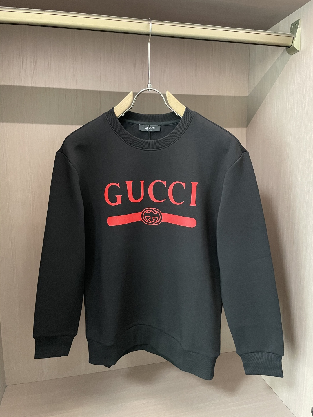 Gucc /2025秋冬新品 
定制顶级卫衣棉，面料特别有质感，冬季必备单品，保暖性好。男女通穿，细节到