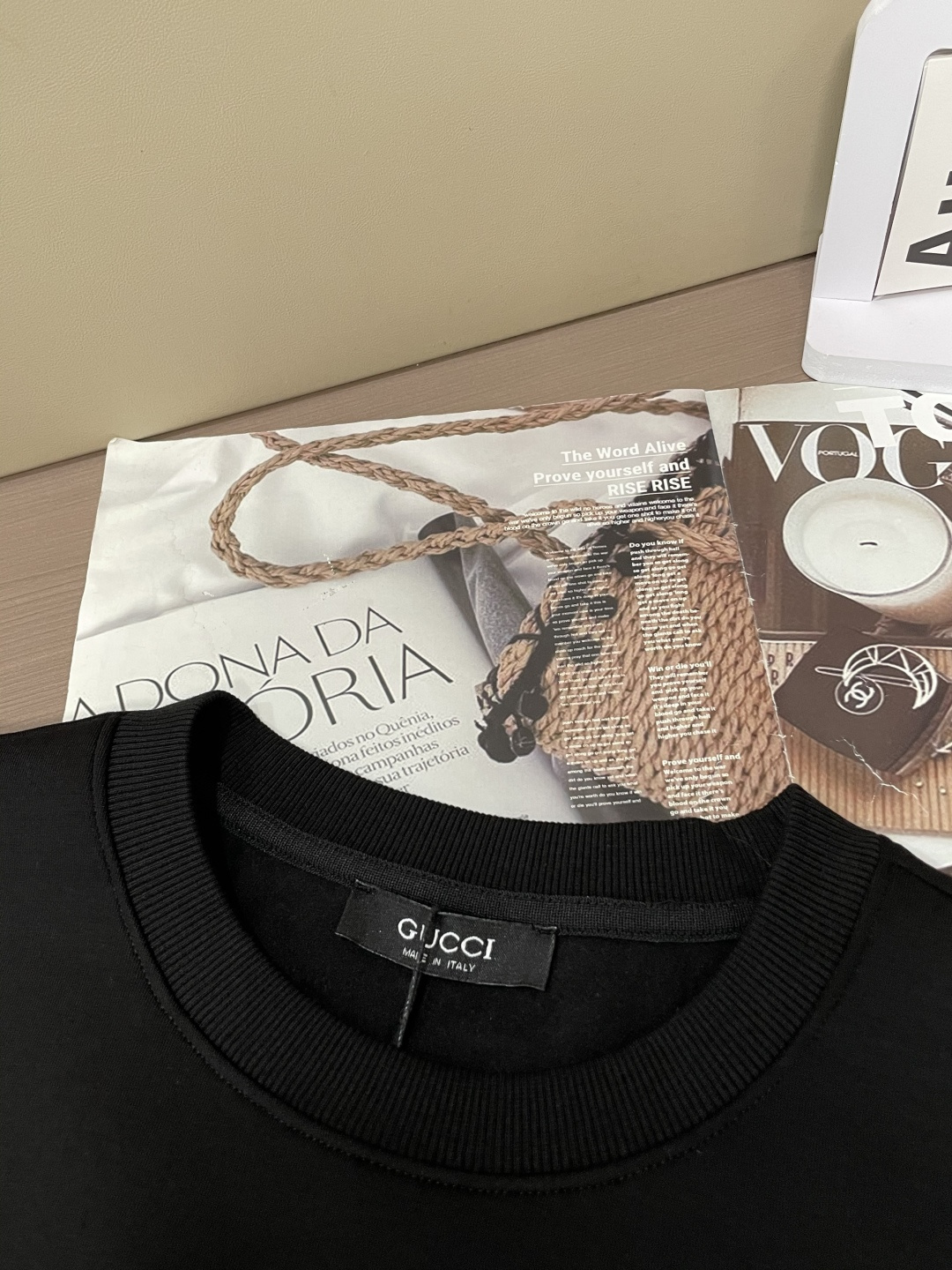 Gucc /2025秋冬新品 
定制顶级卫衣棉，面料特别有质感，冬季必备单品，保暖性好。男女通穿，细节到