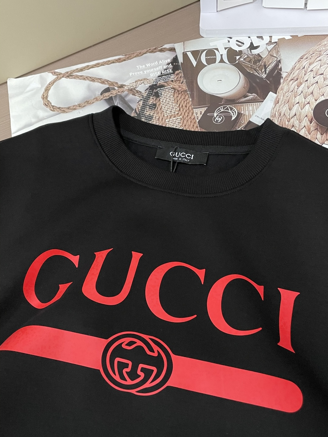 Gucc /2025秋冬新品 
定制顶级卫衣棉，面料特别有质感，冬季必备单品，保暖性好。男女通穿，细节到