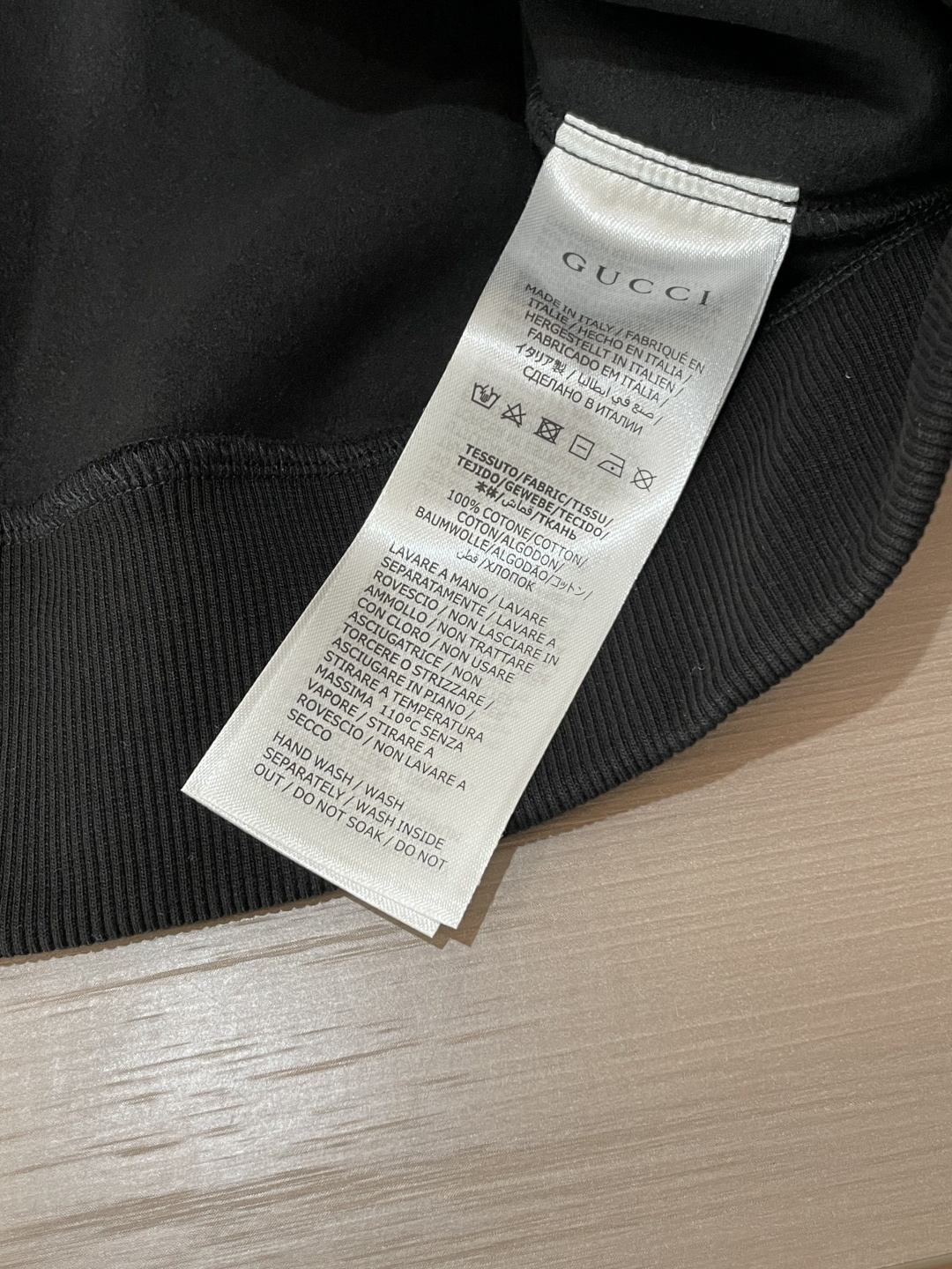 Gucc /2025秋冬新品 
定制顶级卫衣棉，面料特别有质感，冬季必备单品，保暖性好。男女通穿，细节到