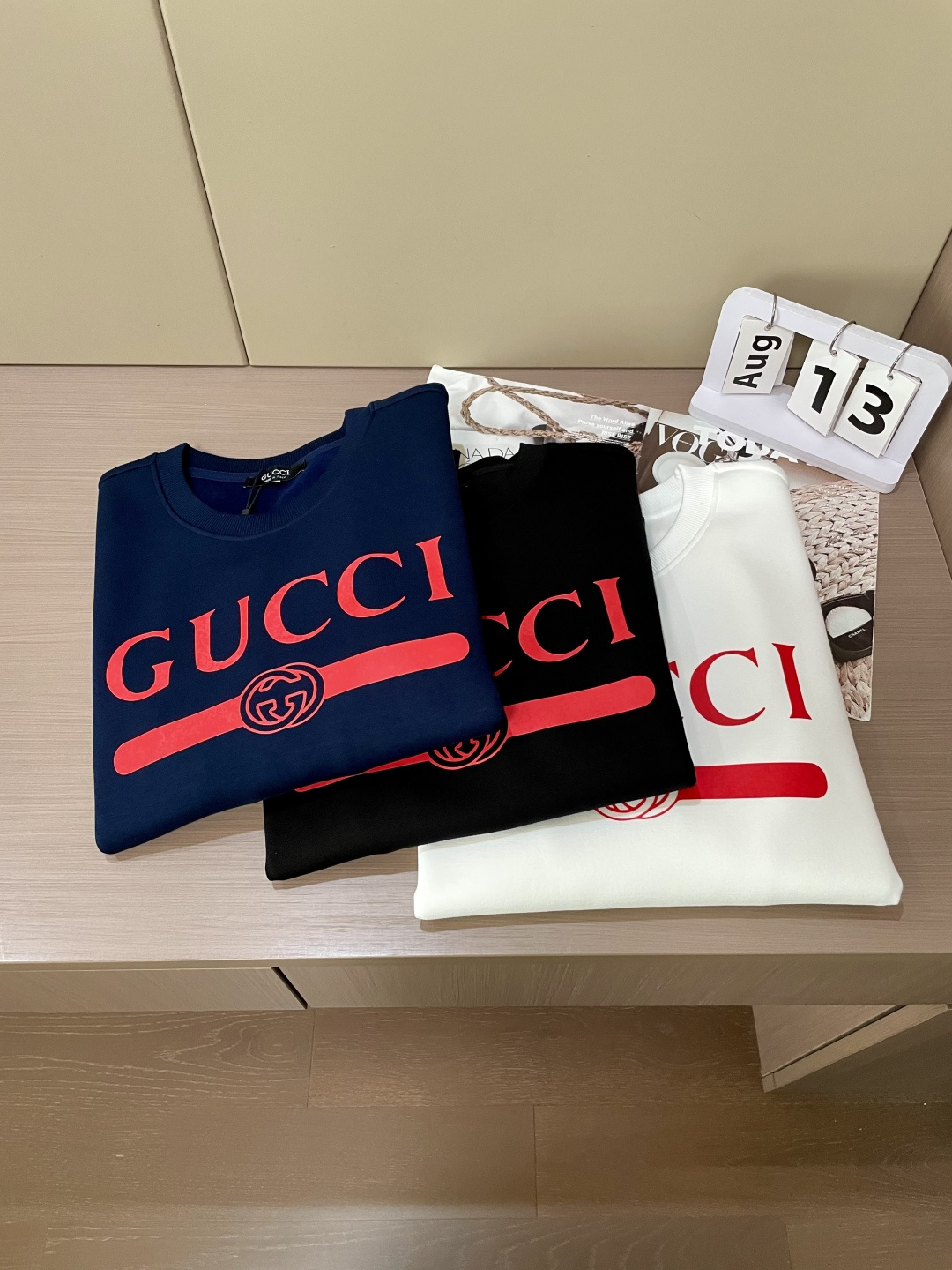 Gucc /2025秋冬新品 
定制顶级卫衣棉，面料特别有质感，冬季必备单品，保暖性好。男女通穿，细节到