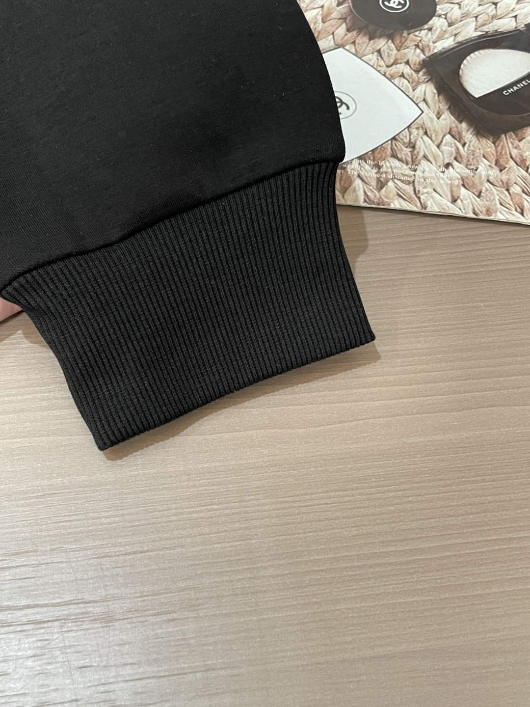 Gucc /2025秋冬新品 
定制顶级卫衣棉，面料特别有质感，冬季必备单品，保暖性好。男女通穿，细节到