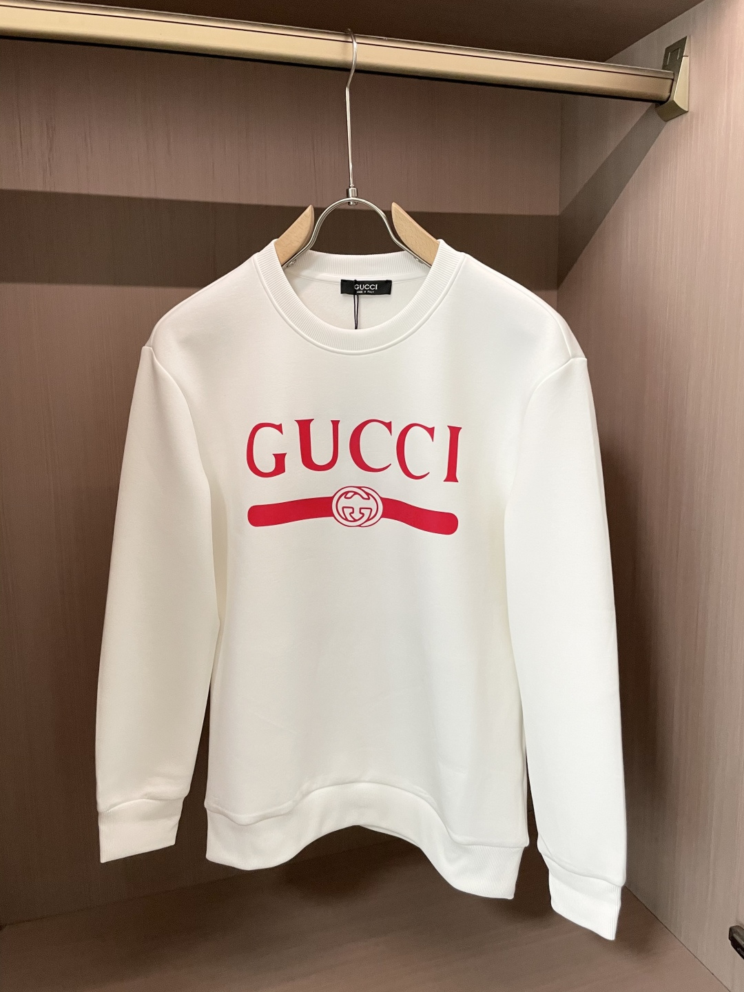 Gucc /2025秋冬新品 
定制顶级卫衣棉，面料特别有质感，冬季必备单品，保暖性好。男女通穿，细节到