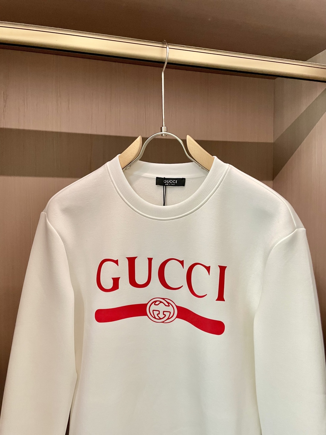 Gucc /2025秋冬新品 
定制顶级卫衣棉，面料特别有质感，冬季必备单品，保暖性好。男女通穿，细节到