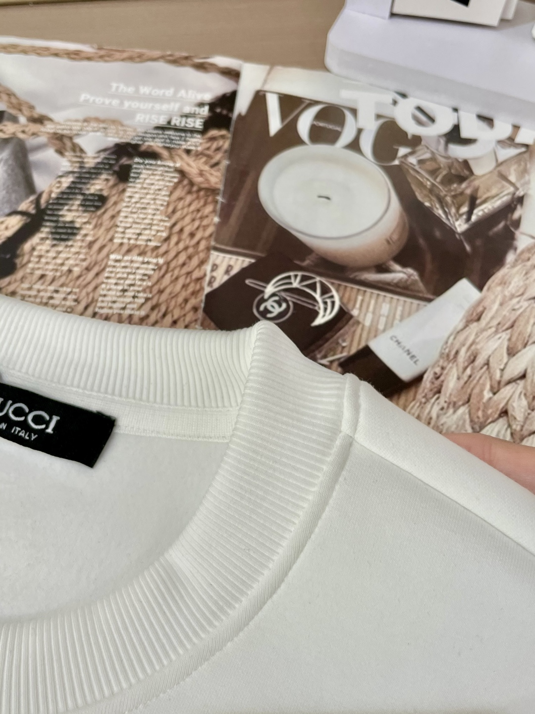 Gucc /2025秋冬新品 
定制顶级卫衣棉，面料特别有质感，冬季必备单品，保暖性好。男女通穿，细节到