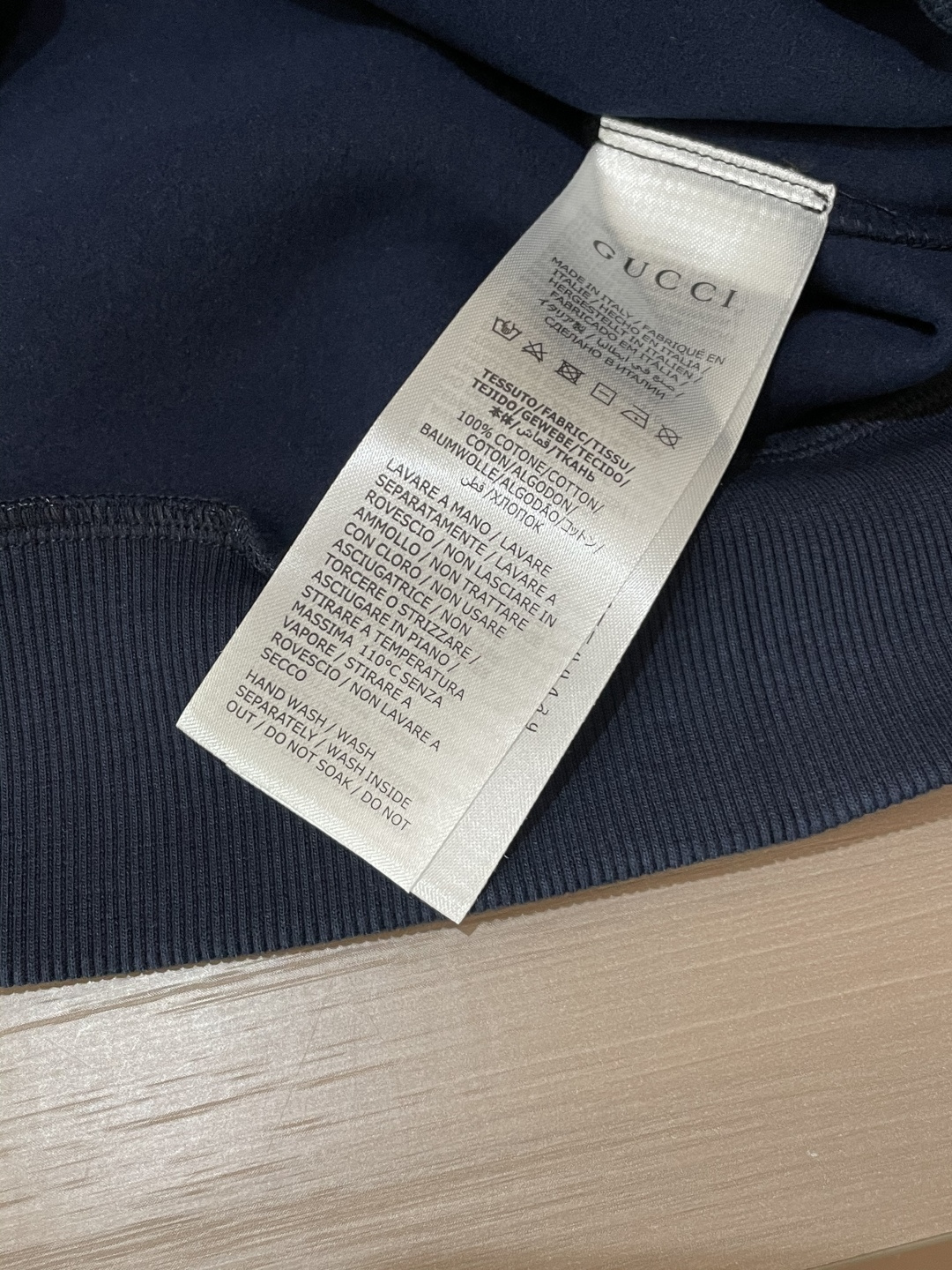 Gucc /2025秋冬新品 
定制顶级卫衣棉，面料特别有质感，冬季必备单品，保暖性好。男女通穿，细节到