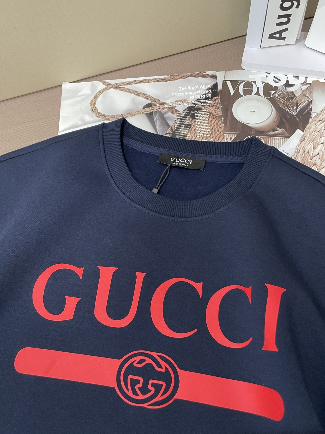 Gucc /2025秋冬新品 
定制顶级卫衣棉，面料特别有质感，冬季必备单品，保暖性好。男女通穿，细节到