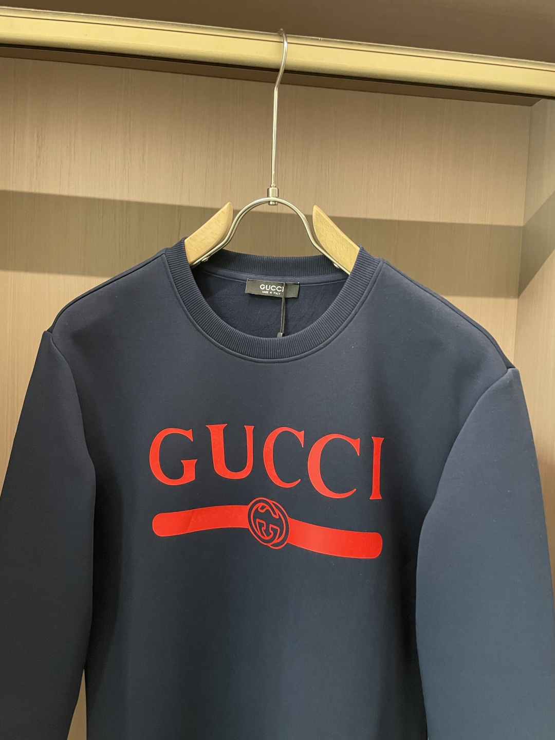 Gucc /2025秋冬新品 
定制顶级卫衣棉，面料特别有质感，冬季必备单品，保暖性好。男女通穿，细节到