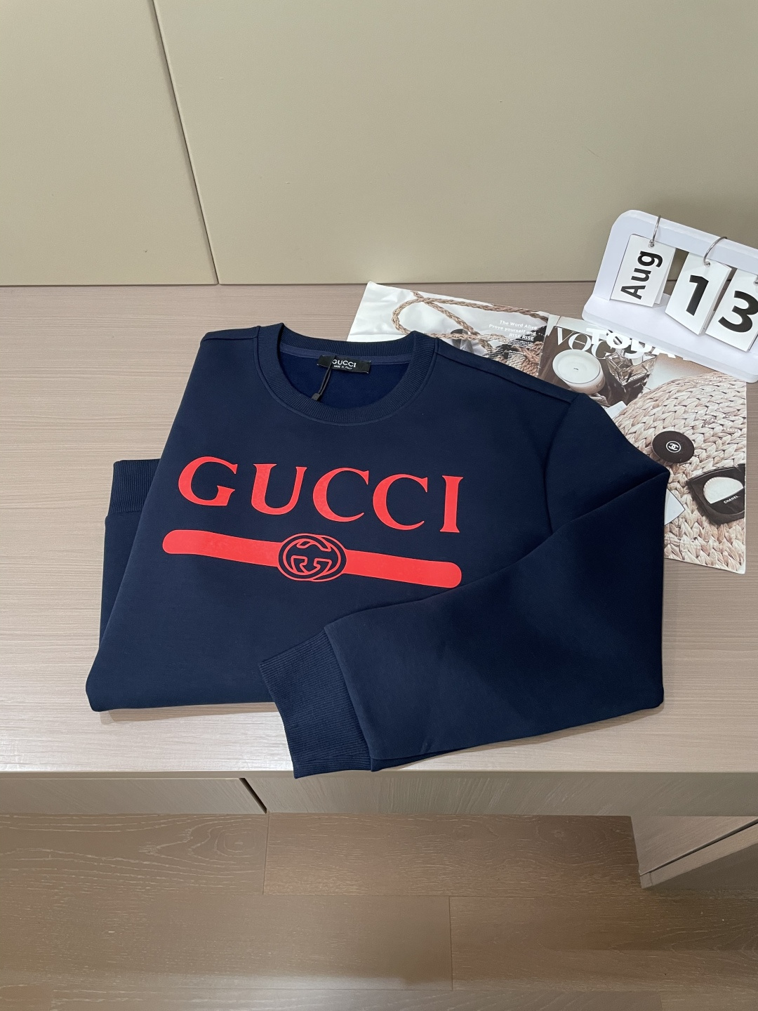 Gucc /2025秋冬新品 
定制顶级卫衣棉，面料特别有质感，冬季必备单品，保暖性好。男女通穿，细节到
