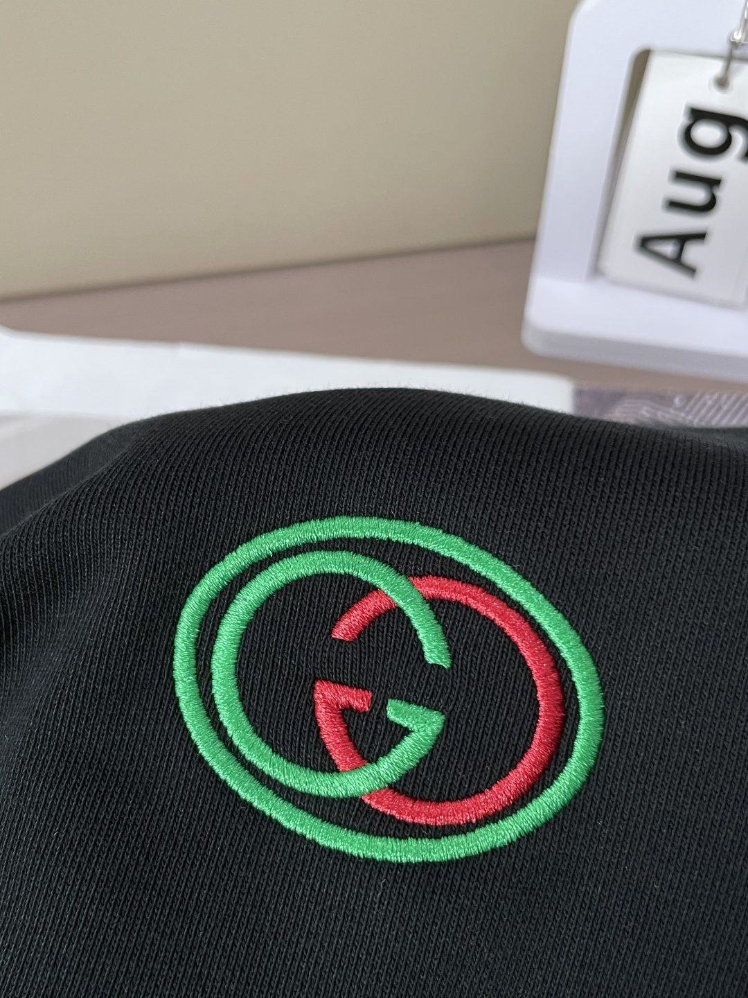 Gucc /2025秋冬新品 
定制顶级卫衣棉，面料特别有质感，冬季必备单品，保暖性好。男女通穿，细节到