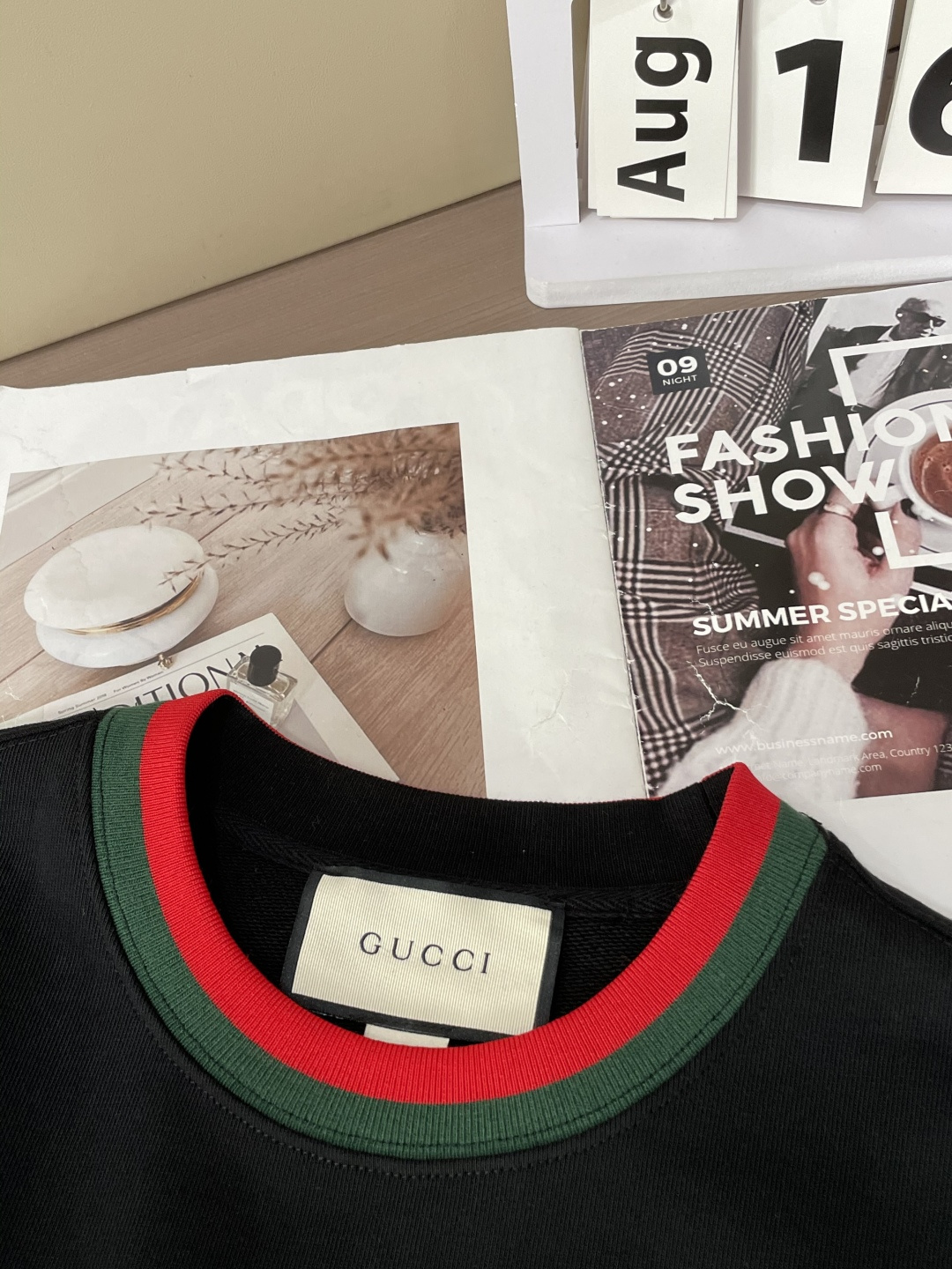 Gucc /2025秋冬新品 
定制顶级卫衣棉，面料特别有质感，冬季必备单品，保暖性好。男女通穿，细节到