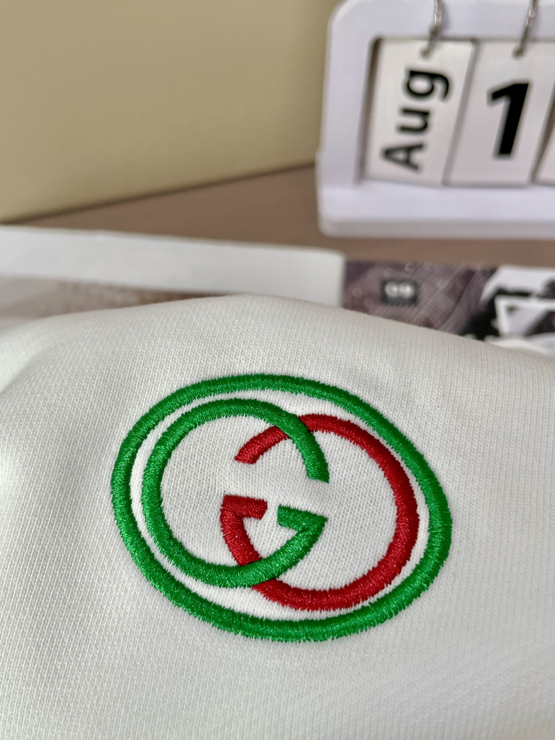 Gucc /2025秋冬新品 
定制顶级卫衣棉，面料特别有质感，冬季必备单品，保暖性好。男女通穿，细节到