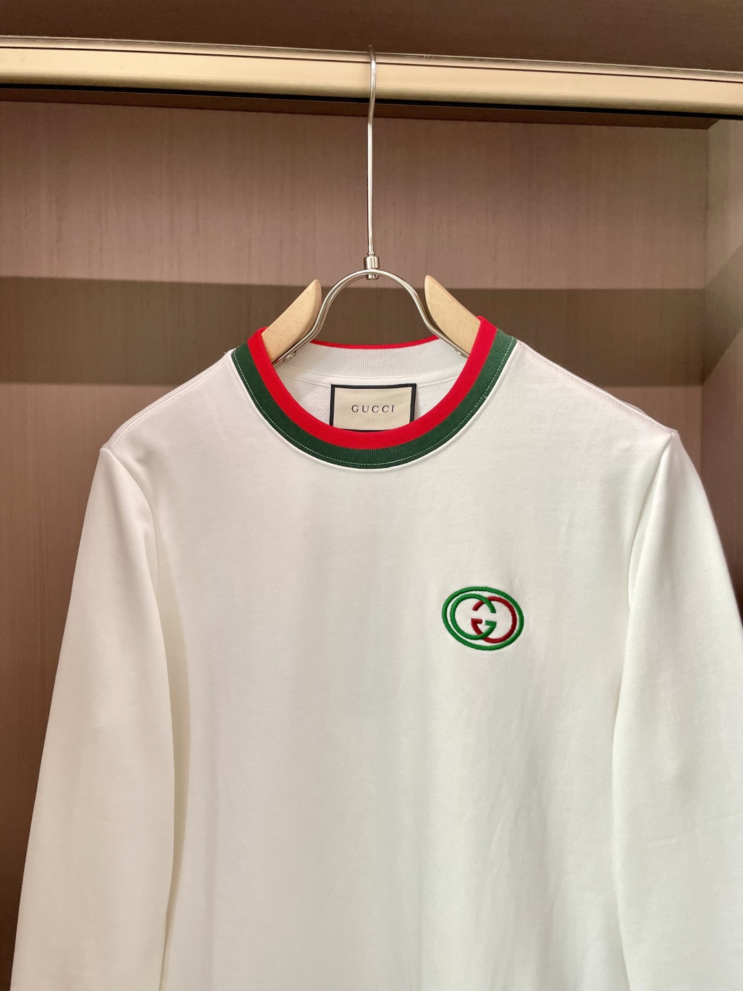 Gucc /2025秋冬新品 
定制顶级卫衣棉，面料特别有质感，冬季必备单品，保暖性好。男女通穿，细节到