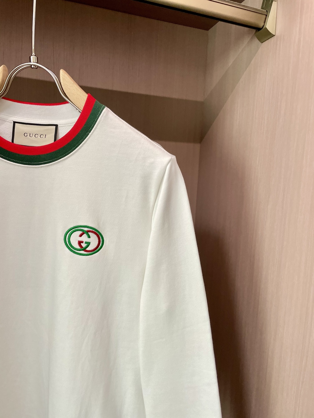 Gucc /2025秋冬新品 
定制顶级卫衣棉，面料特别有质感，冬季必备单品，保暖性好。男女通穿，细节到