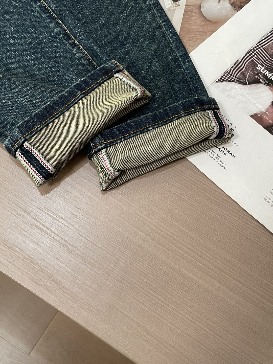 
Lv
专柜最新同款牛仔裤 面料版型做工绝绝子
好穿不挑身材在搭配上没有太多的限制 随意简洁的衬托其他单