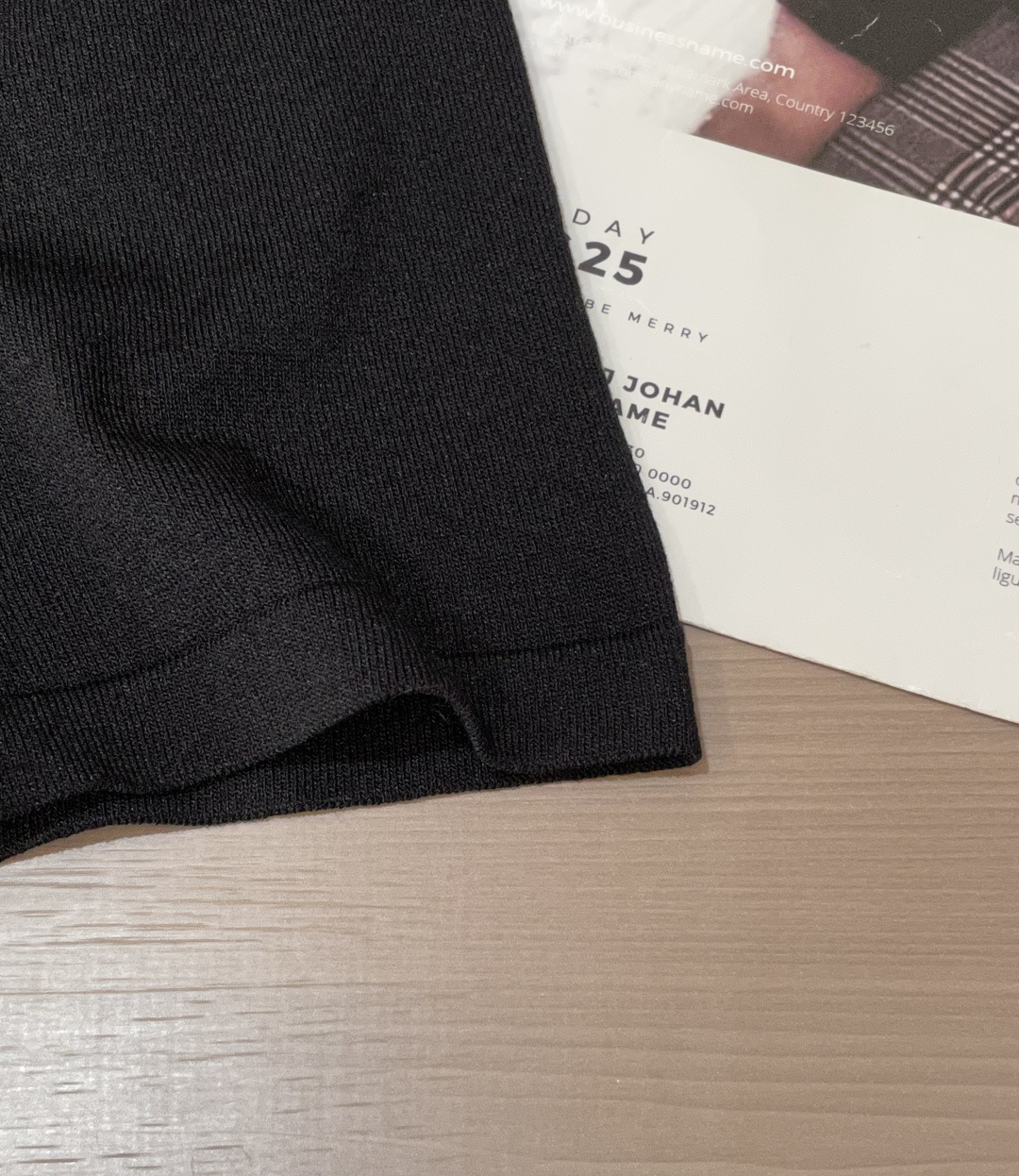 
Prad 2025ss秋冬打底新品男士针织短袖衫！独家首发 采用纤维超细与高弹的伊力特纱线织造而成，质