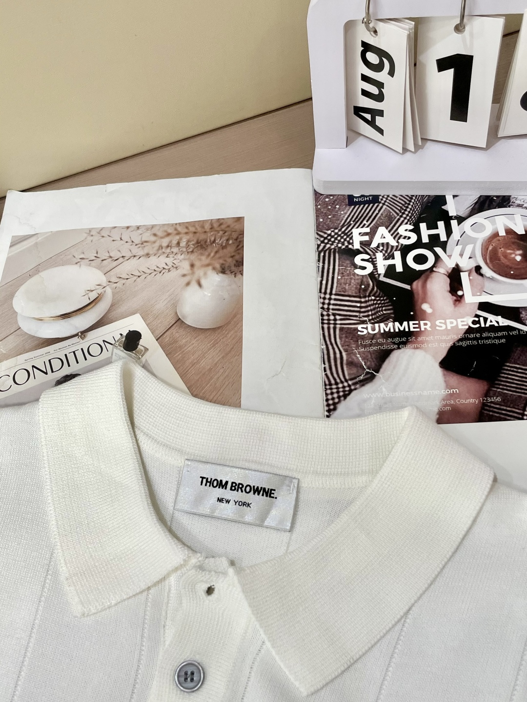 
TB 2025ss秋冬打底新品男士针织短袖衫！独家首发 采用纤维超细与高弹的伊力特纱线织造而成，质感与