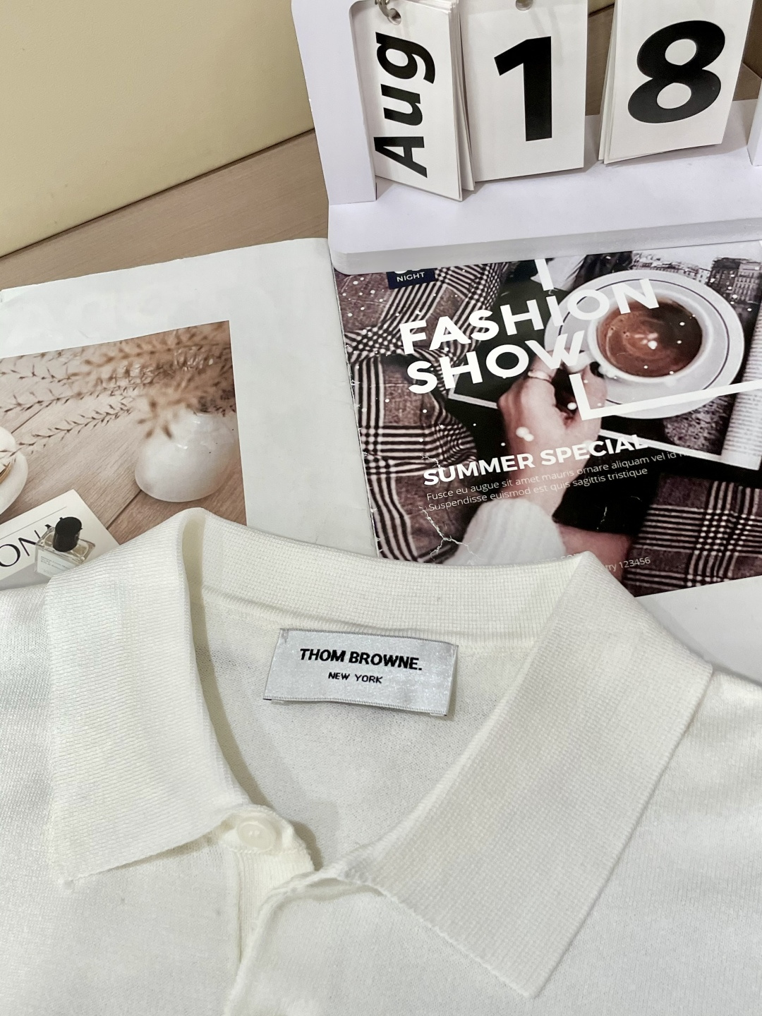 
TB 2025ss秋冬打底新品男士针织短袖衫！独家首发 采用纤维超细与高弹的伊力特纱线织造而成，质感与