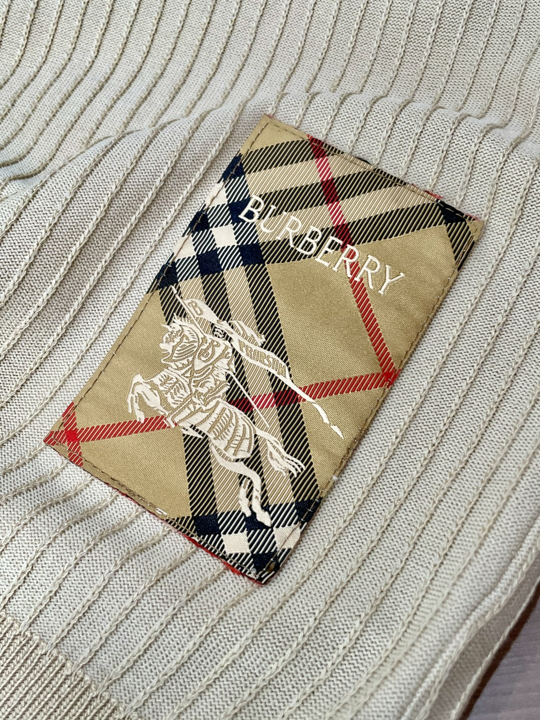 
BUR 2025ss秋冬打底新品男士针织短袖衫！独家首发 采用纤维超细与高弹的伊力特纱线织造而成，质感