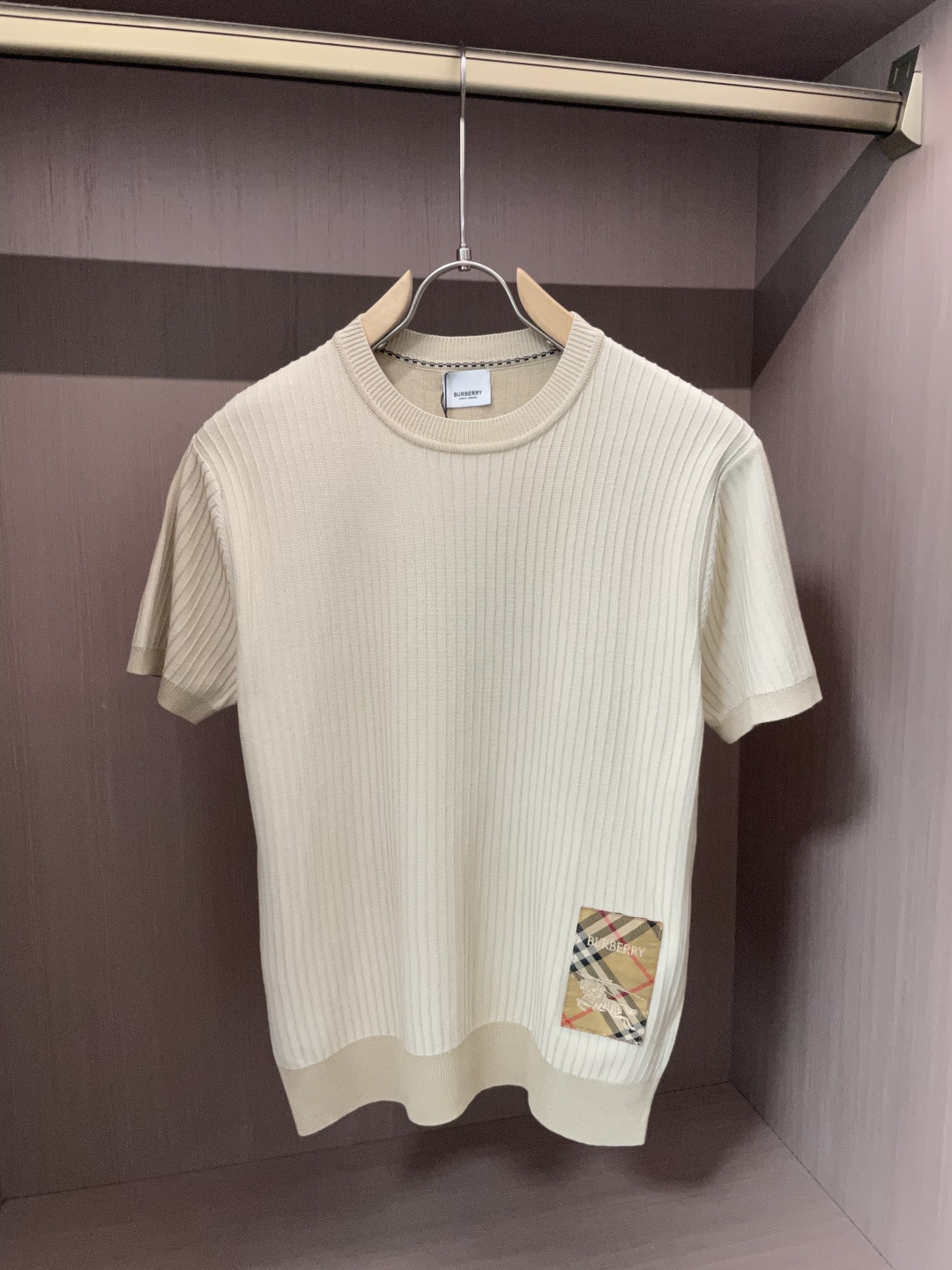 
BUR 2025ss秋冬打底新品男士针织短袖衫！独家首发 采用纤维超细与高弹的伊力特纱线织造而成，质感