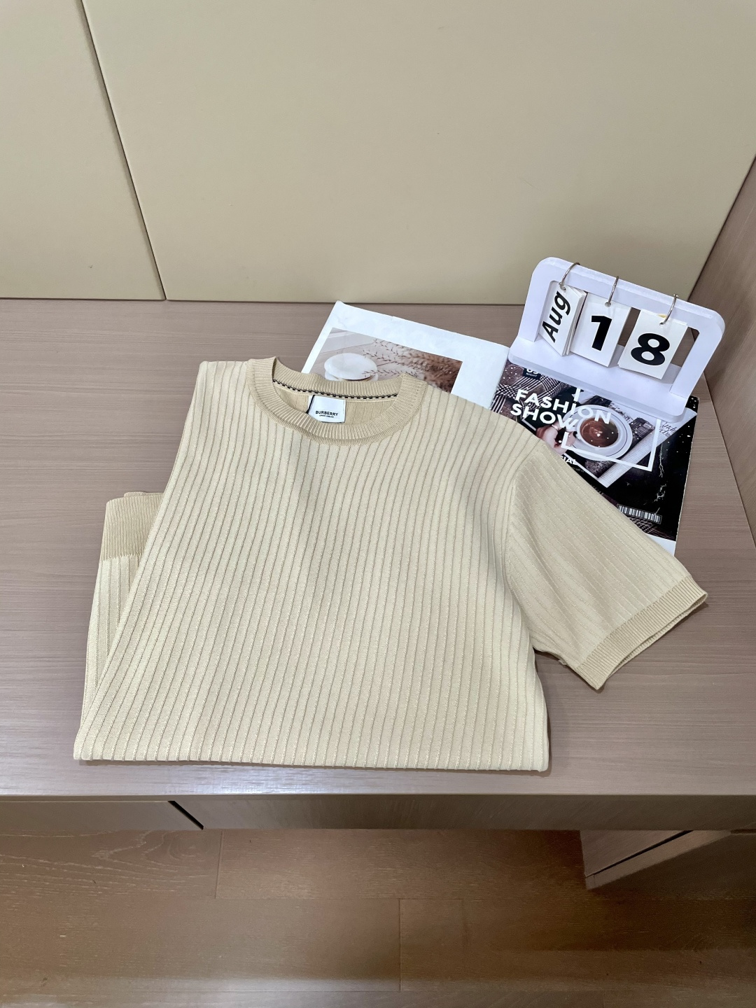 
BUR 2025ss秋冬打底新品男士针织短袖衫！独家首发 采用纤维超细与高弹的伊力特纱线织造而成，质感