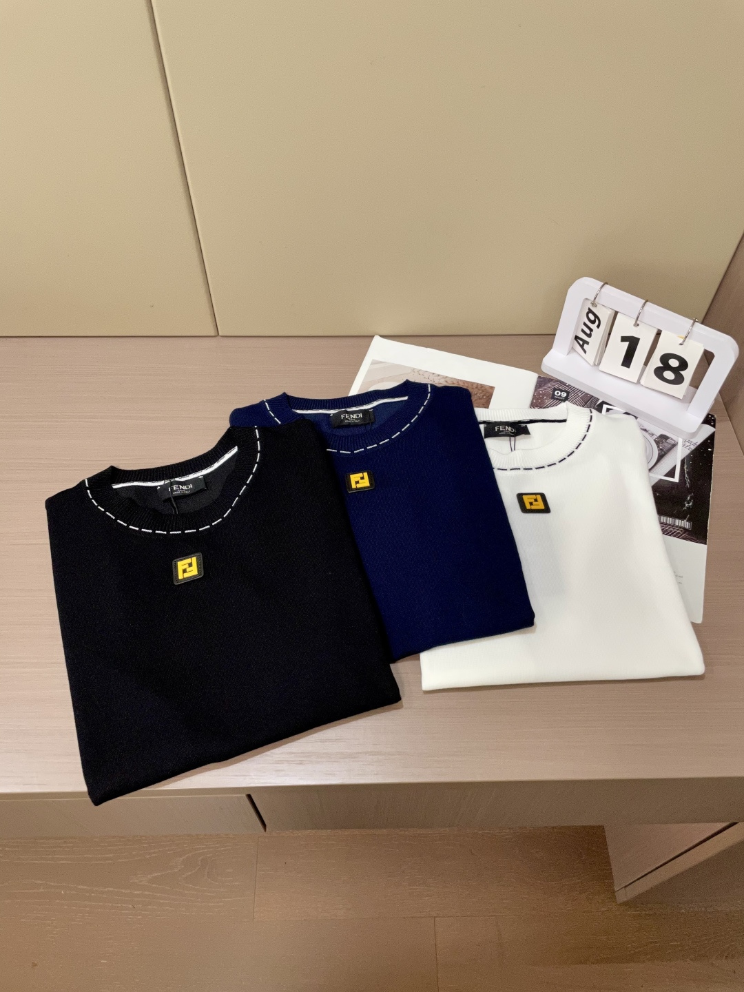 
FD 2025ss秋冬打底新品男士针织短袖衫！独家首发 采用纤维超细与高弹的伊力特纱线织造而成，质感与