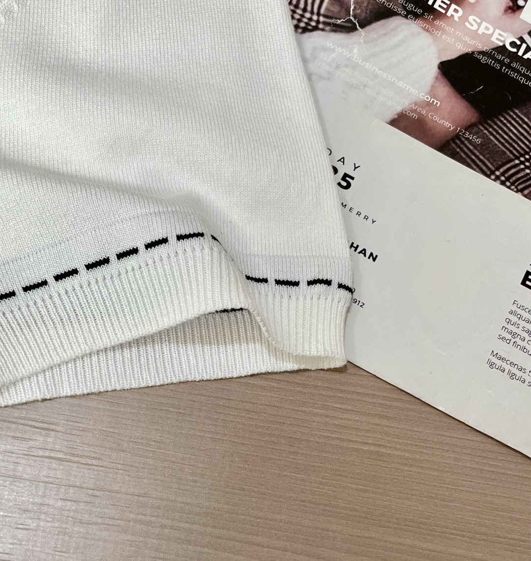 
FD 2025ss秋冬打底新品男士针织短袖衫！独家首发 采用纤维超细与高弹的伊力特纱线织造而成，质感与