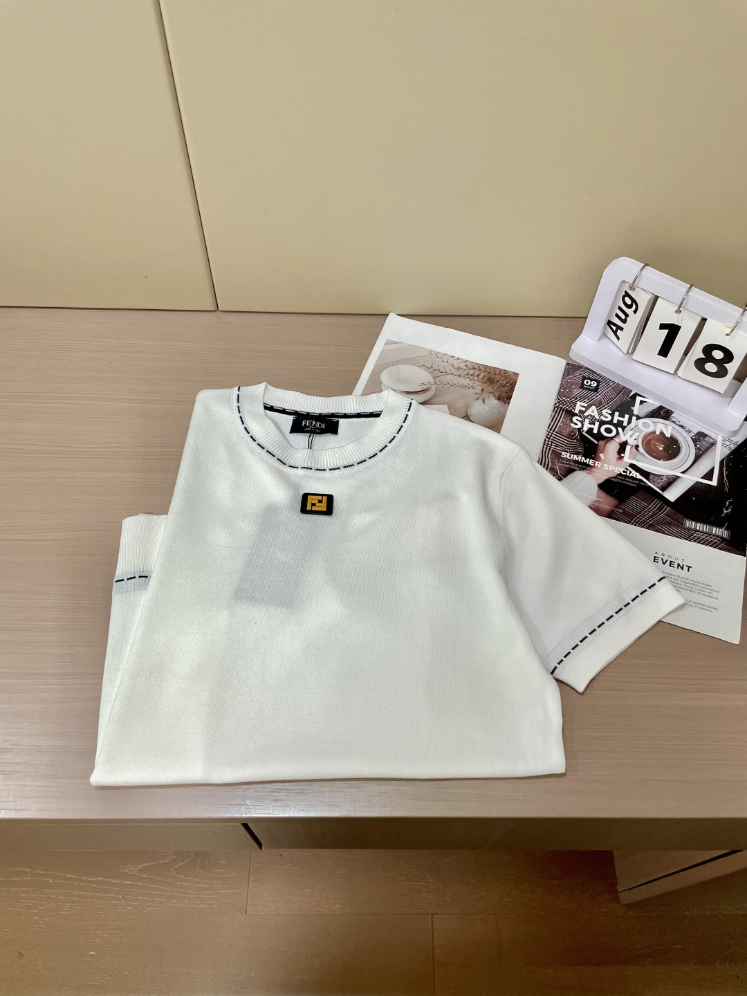 
FD 2025ss秋冬打底新品男士针织短袖衫！独家首发 采用纤维超细与高弹的伊力特纱线织造而成，质感与