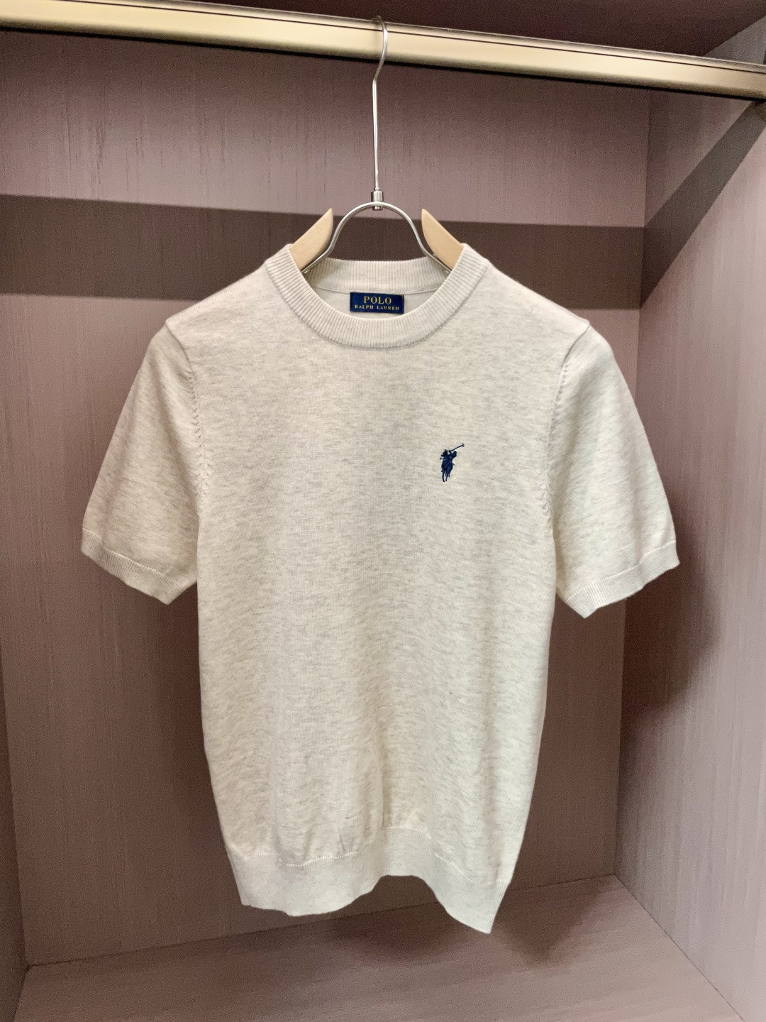 
拉夫劳伦 2025ss秋冬打底新品男士针织短袖衫！独家首发 采用纤维超细与高弹的伊力特纱线织造而成，质