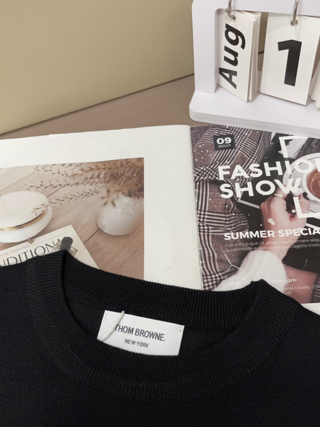 
TB 2025ss秋冬打底新品男士针织短袖衫！独家首发 采用纤维超细与高弹的伊力特纱线织造而成，质感与