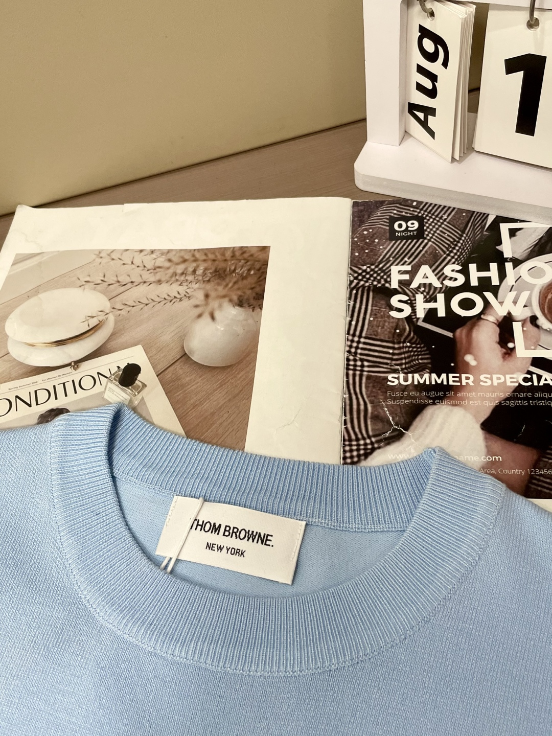 
TB 2025ss秋冬打底新品男士针织短袖衫！独家首发 采用纤维超细与高弹的伊力特纱线织造而成，质感与