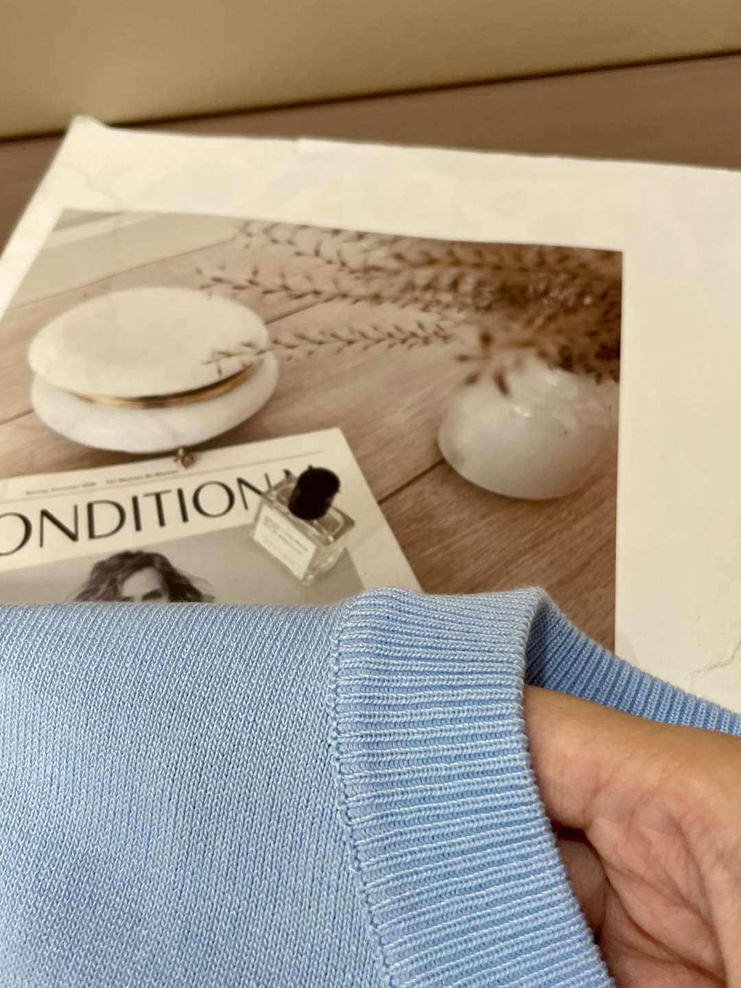 
TB 2025ss秋冬打底新品男士针织短袖衫！独家首发 采用纤维超细与高弹的伊力特纱线织造而成，质感与