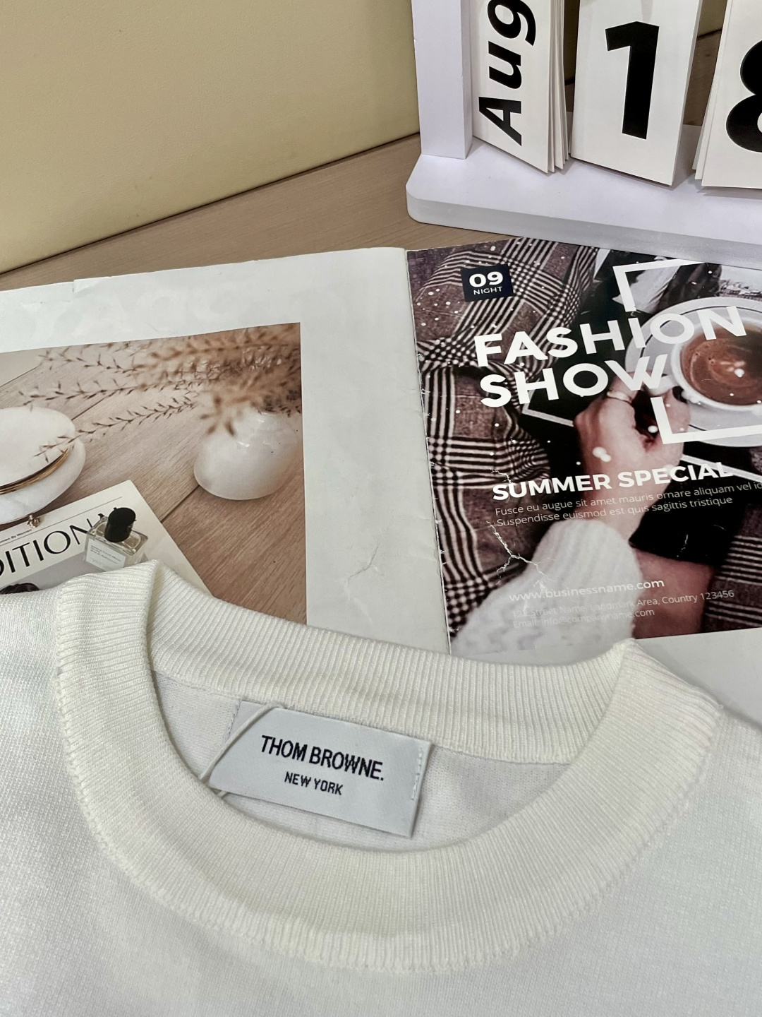 
TB 2025ss秋冬打底新品男士针织短袖衫！独家首发 采用纤维超细与高弹的伊力特纱线织造而成，质感与