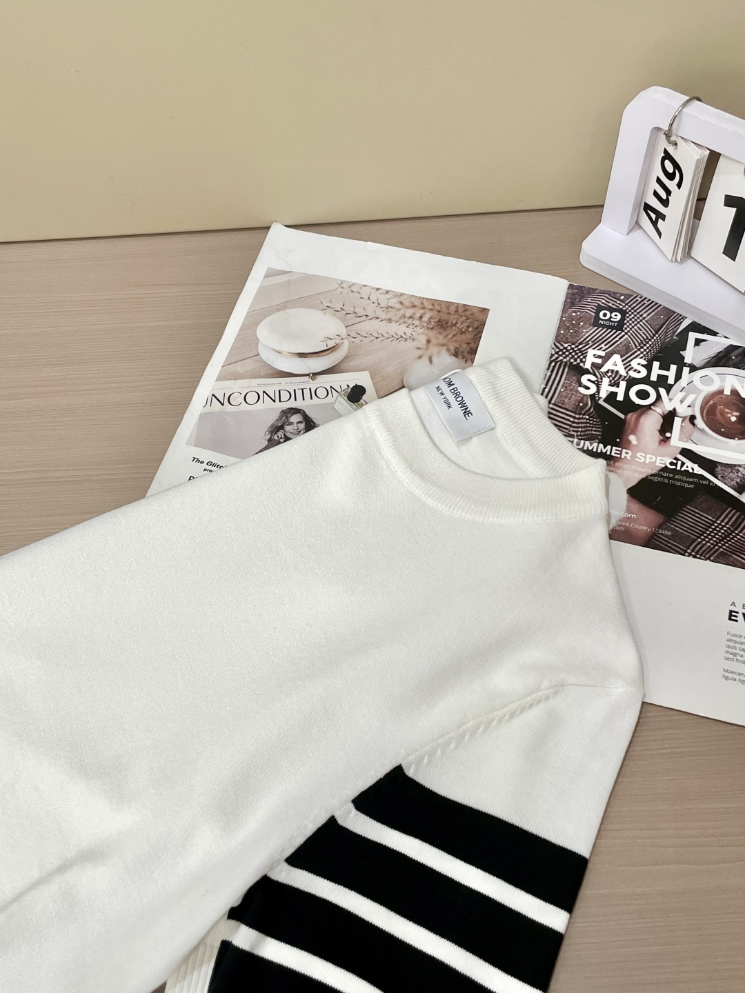 
TB 2025ss秋冬打底新品男士针织短袖衫！独家首发 采用纤维超细与高弹的伊力特纱线织造而成，质感与