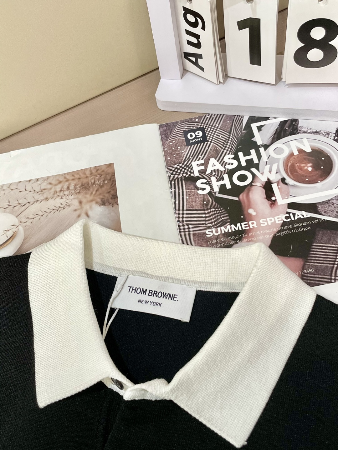 
TB 2025ss秋冬打底新品男士针织短袖衫！独家首发 采用纤维超细与高弹的伊力特纱线织造而成，质感与