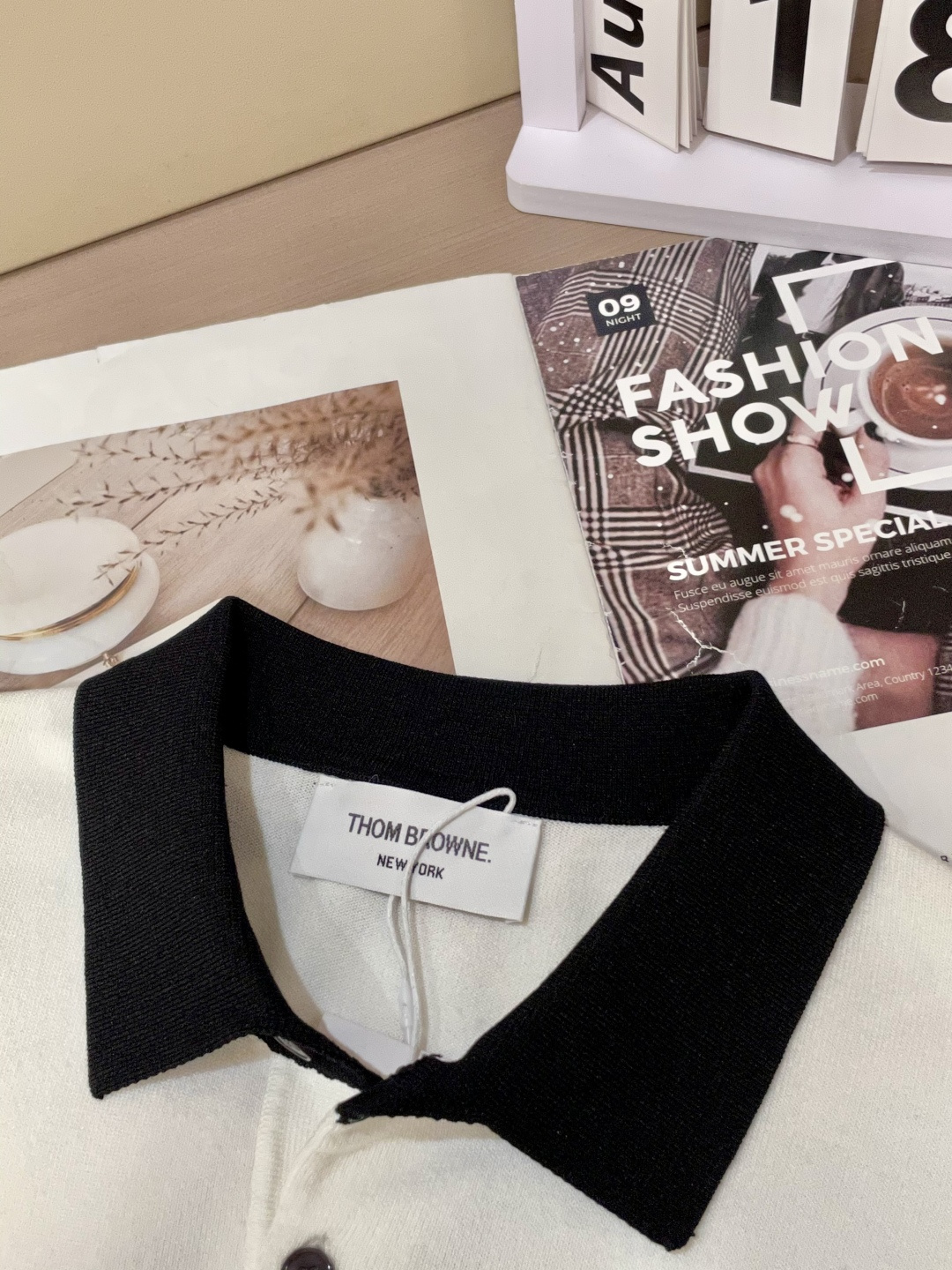 
TB 2025ss秋冬打底新品男士针织短袖衫！独家首发 采用纤维超细与高弹的伊力特纱线织造而成，质感与